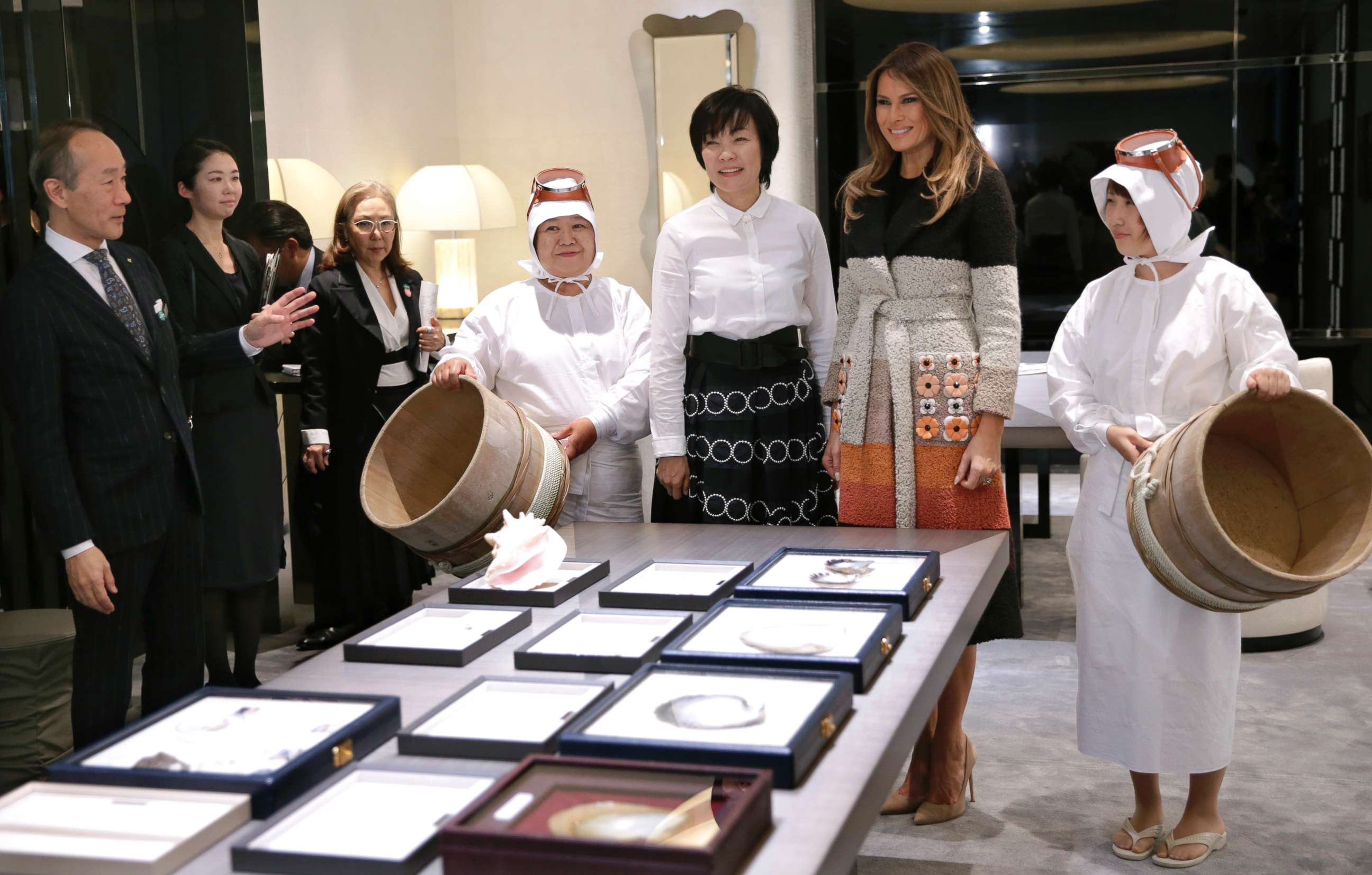 PHOTO: First lady Melania Trump and her Japanese counterpart Akie Abe, third from right, listen to a sales manager during their visit to a Japanese pearl jewelry maker at Ginza shopping district in Tokyo, Nov. 5, 2017.