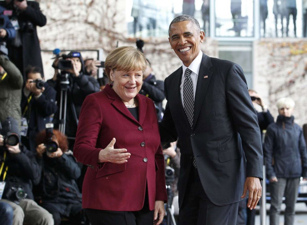 PHOTO: German Chancellor Angela Merkel, left, welcomes President Barack Obama prior to meeting with EU leaders at the German Chancellory in Berlin, Germany, Nov. 18, 2016.