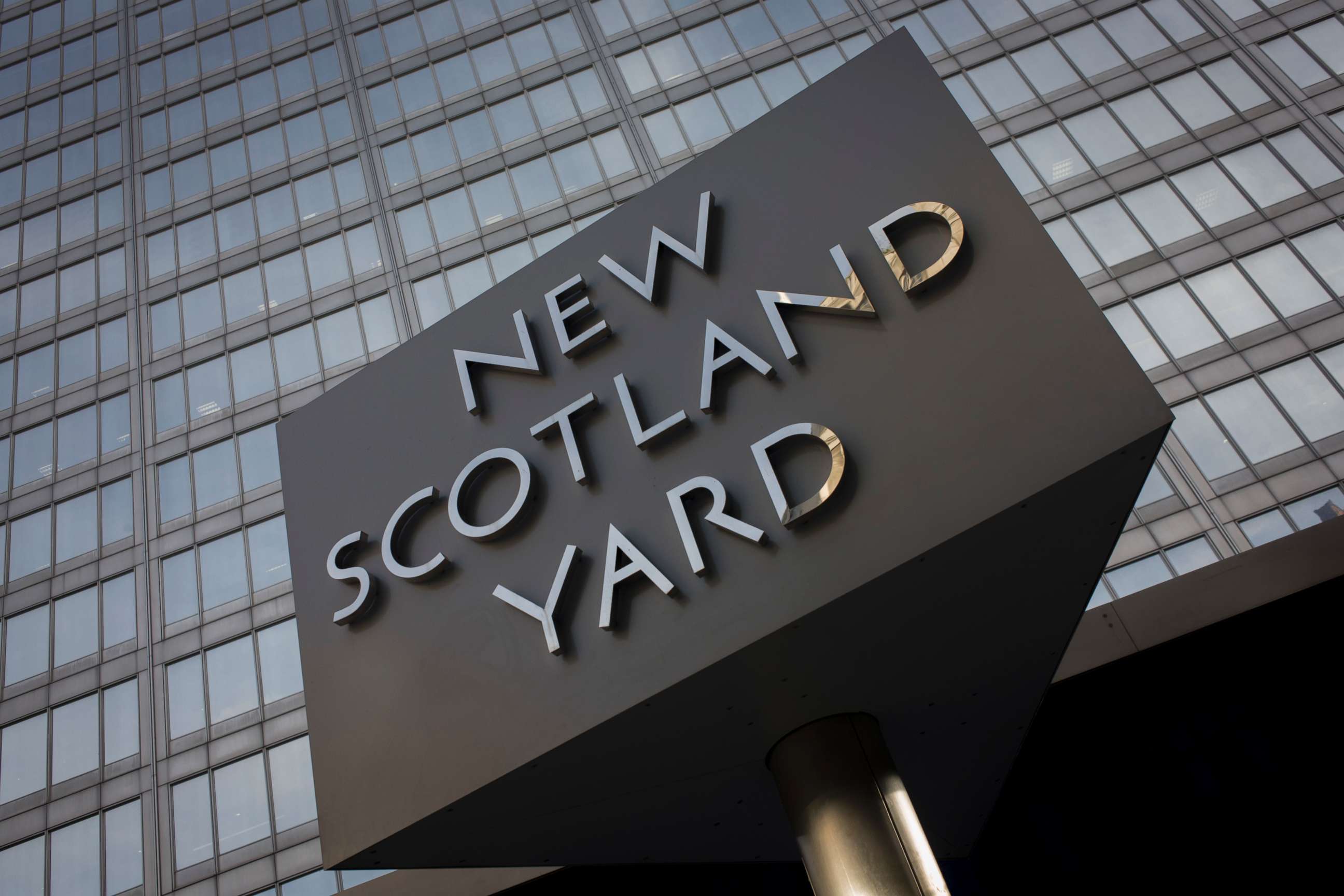PHOTO: The Metropolitan Police's revolving sign their headquarters at New Scotland Yard in Westminster, London. 