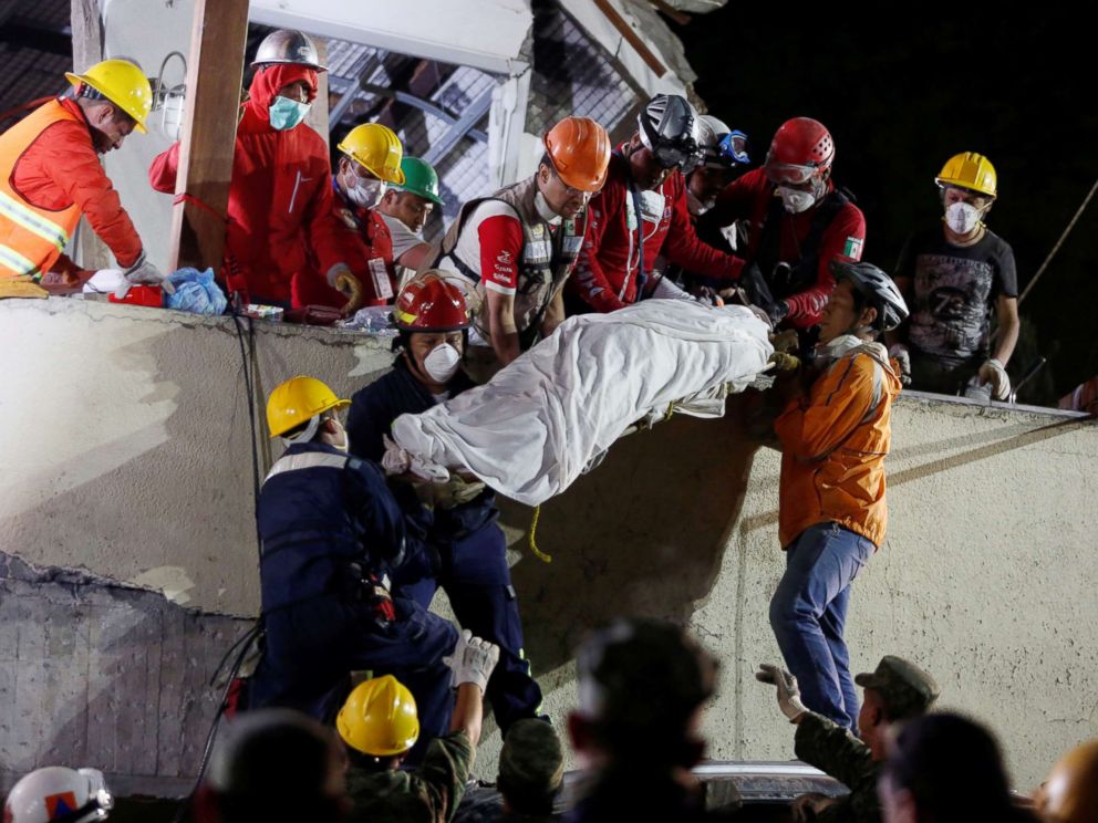 PHOTO: Rescue workers remove a dead body after searching through rubble in a a search for students at Enrique Rebsamen school in Mexico City, Mexico, Sept. 20, 2017.