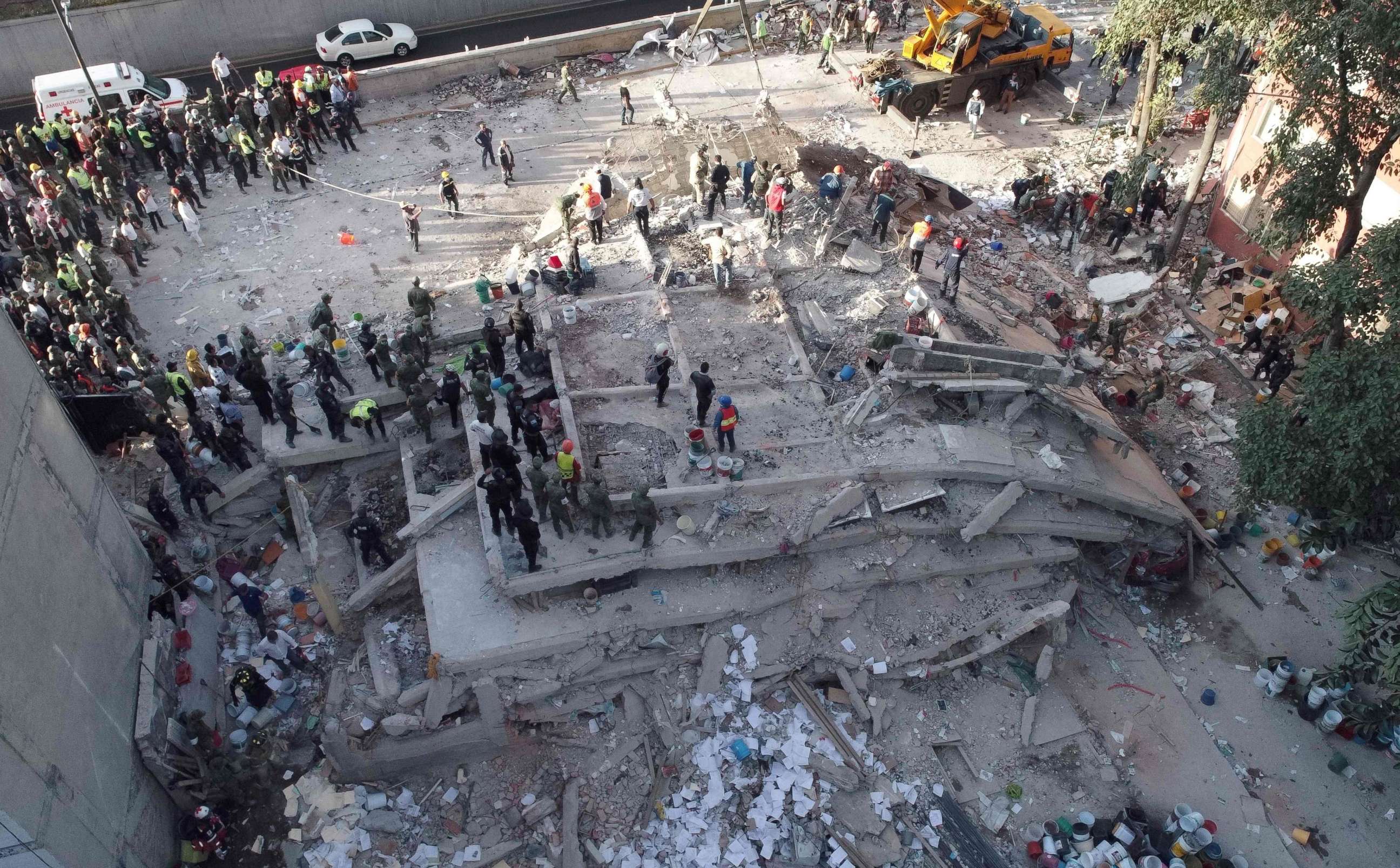 PHOTO: Rescuers look for survivors after an earthquake in Mexico City, Sept. 19, 2017.