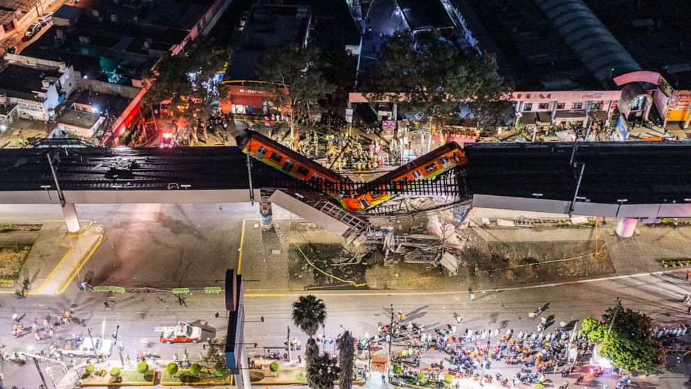 Major shopping center collapses in Mexico City 