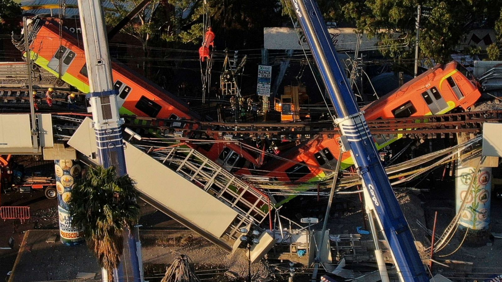 Mexico City shopping center collapse captured on video