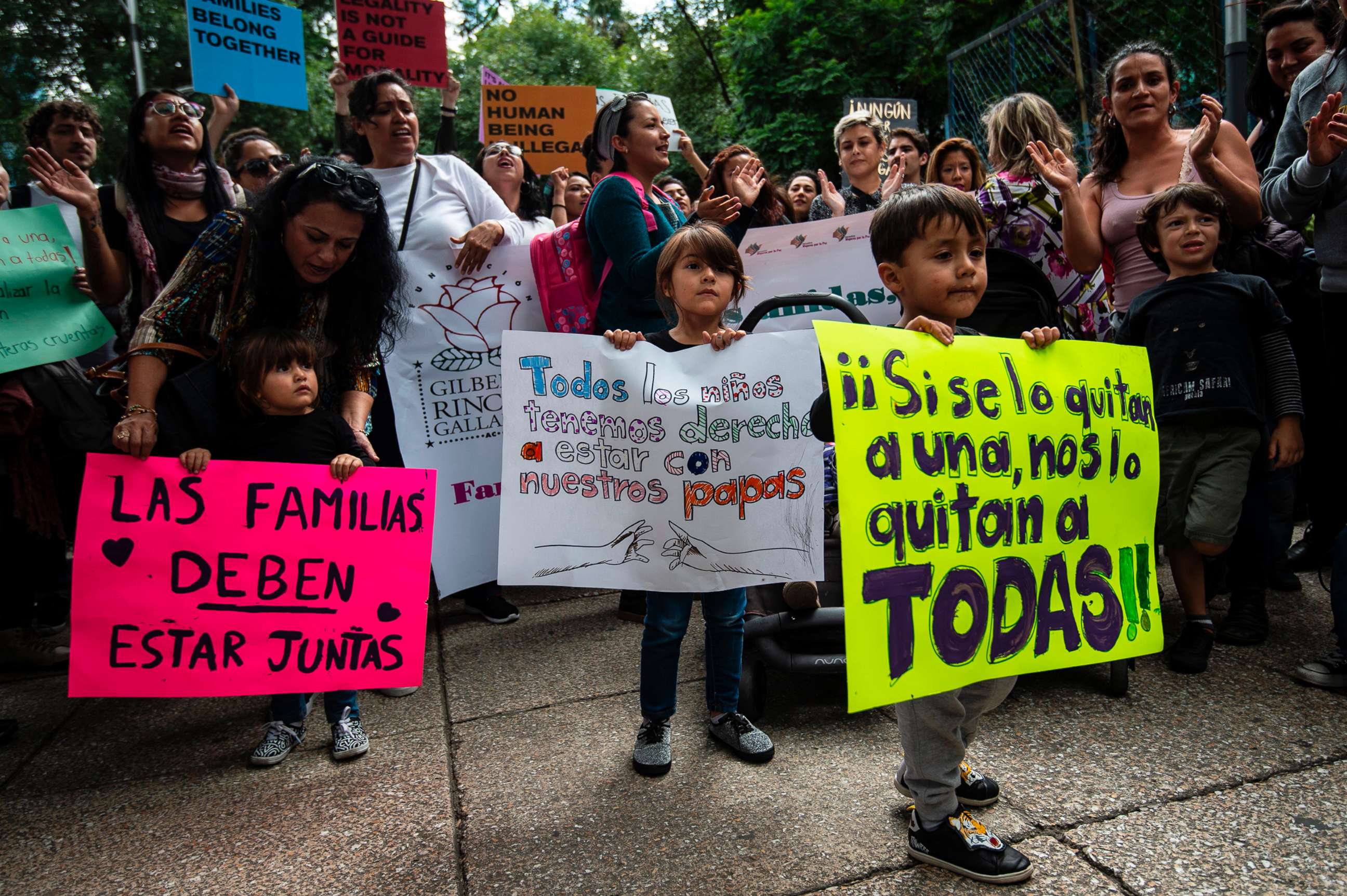 Federal judge rules children, parents separated at border must be ...