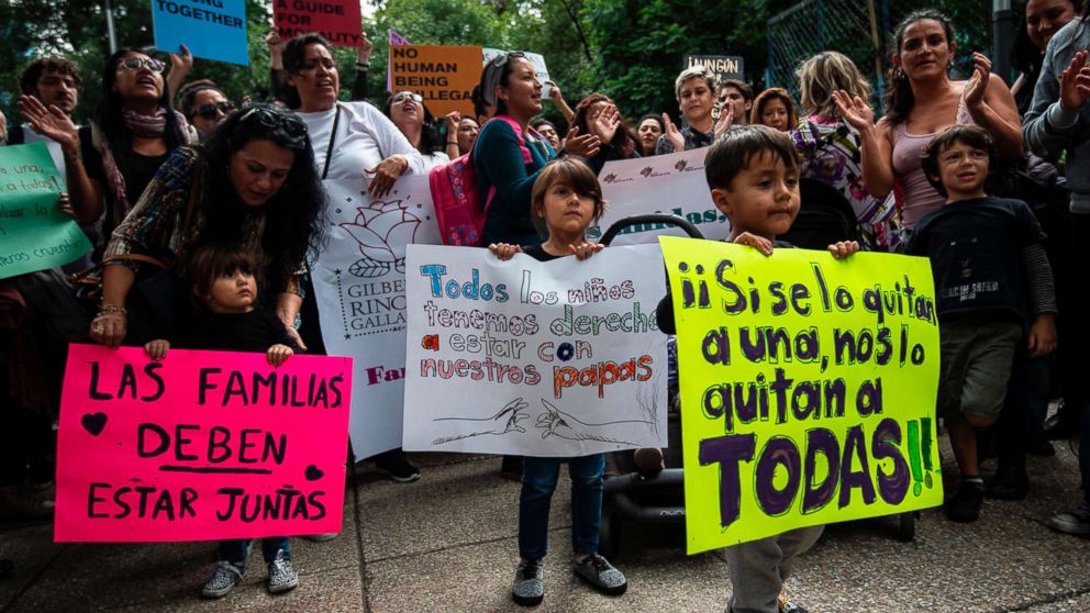 PHOTO: Children take part in a protest against U.S. immigration policies outside the U.S. embassy in Mexico City on June 21, 2018.