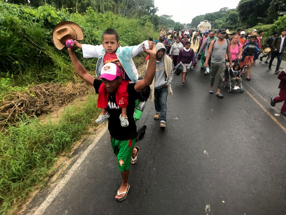 PHOTO: Central American migrants, part of a caravan traveling to the US-Mexico border, walk on a road near Isla municipality, Veracruz, Mexico, Nov. 3, 2018.