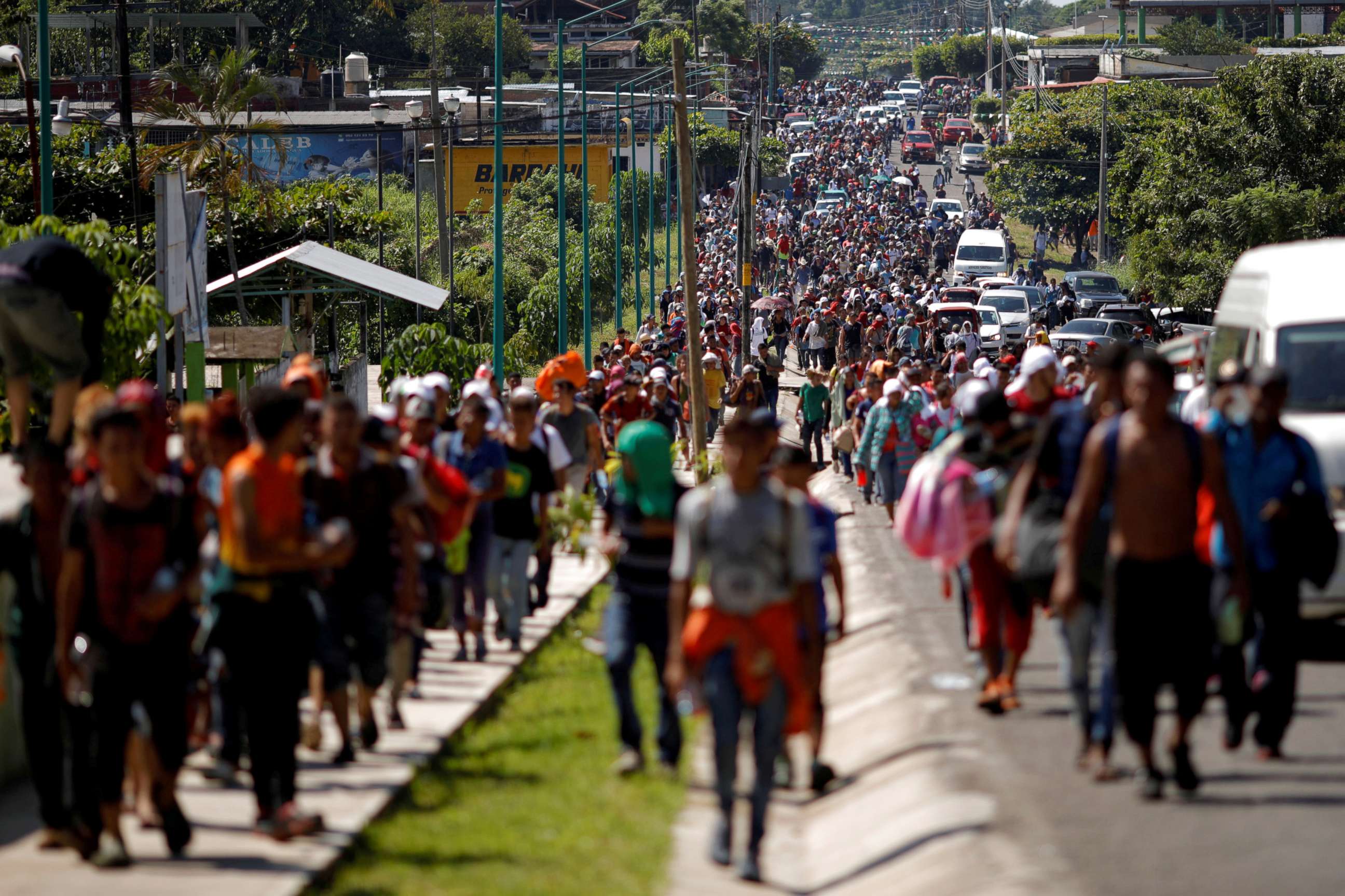 PHOTO: Central American migrants walk along the highway near the border with Guatemala, as they continue their journey trying to reach the U.S., in Tapachula, Mexico, Oct. 21, 2018.