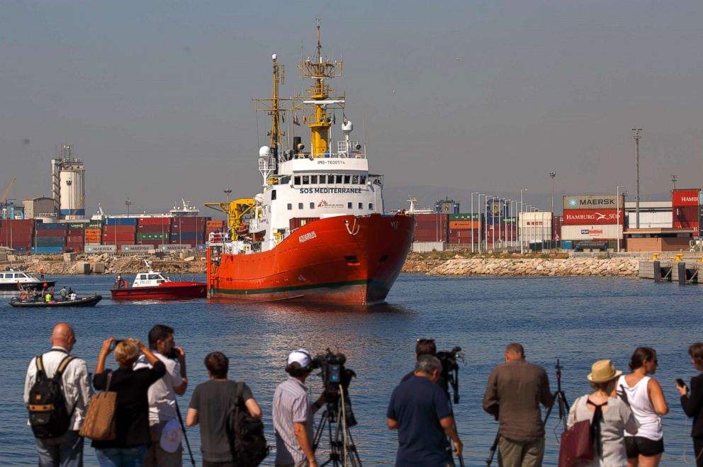 PHOTO: The rescue ship Aquarius carrying migrants arrives at the Port of Valencia on June 17, 2018 in Valencia, Spain.