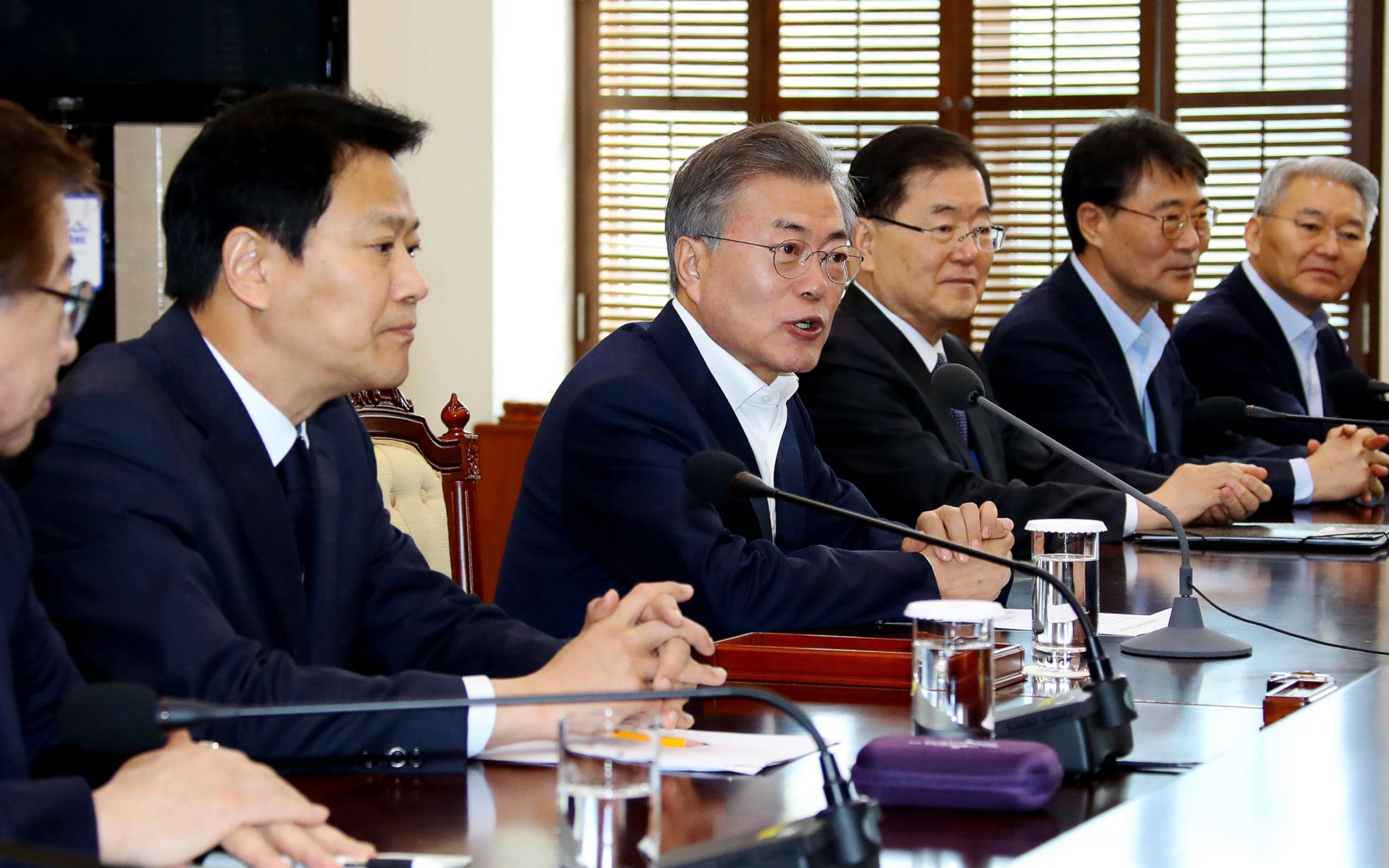PHOTO: South Korean President Moon Jae-in, fourth from right, speaks during a meeting to prepare a planned summit between South and North Korea at the presidential Blue House in Seoul, South Korea, March 21, 2018.