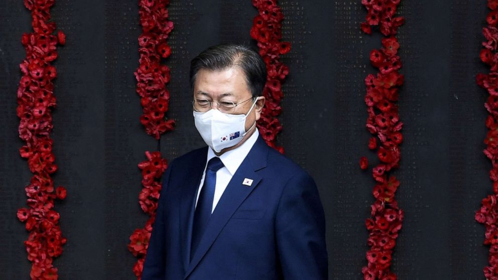 PHOTO: South Korean President Moon Jae-in views the "Roll of Honour" during a visit to the Australian War Memorial in Canberra on Dec. 13, 2021, on the second day of his three-day official visit to Australia.