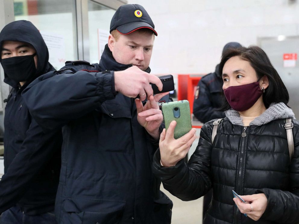How Russia Is Using Facial Recognition To Police Its Coronavirus Lockdown Abc News