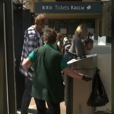 Zoogoers were encouraged to wear masks and maintain a distance from others.