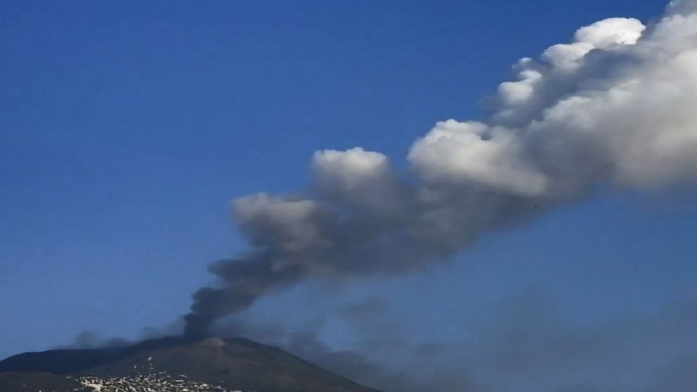 Sicily S Mount Etna Erupts In Plumes Of Smoke And Ash Video Abc News