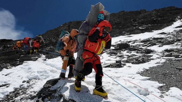 Sherpa Carries Struggling Climber Thousands Of Feet Down Mount Everest ...