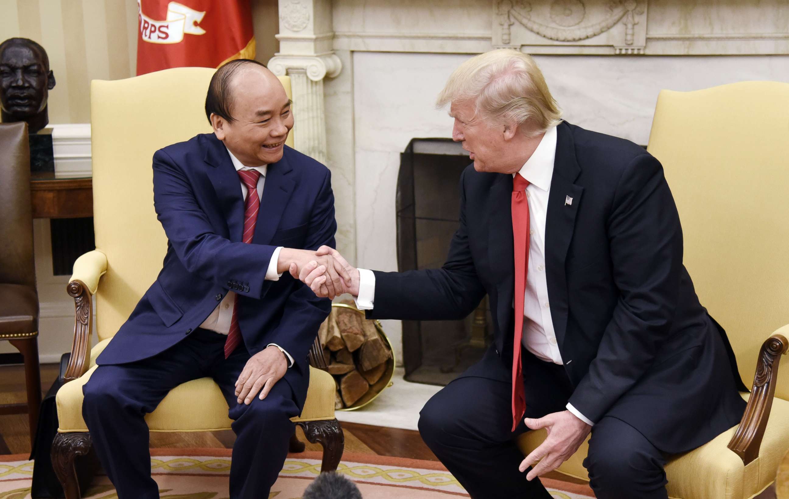 PHOTO: President Donald Trump meets with Prime Minister Nguyen Xuan Phuc of Vietnam in the Oval Office of the White House, May 31, 2017 in Washington, DC.