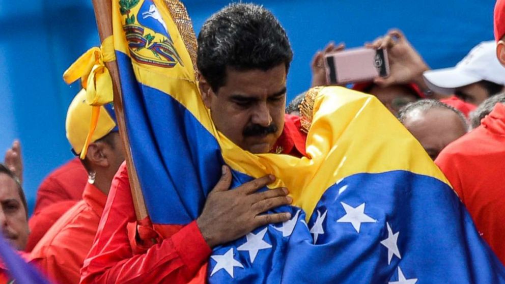 Venezuelan President Nicolas Maduro holds a national flag during the closing of the campaign to elect a Constituent Assembly that would rewrite the constitution, in Caracas, July 27, 2017 on the second day of a 48-hour general strike called by the opposition.

 