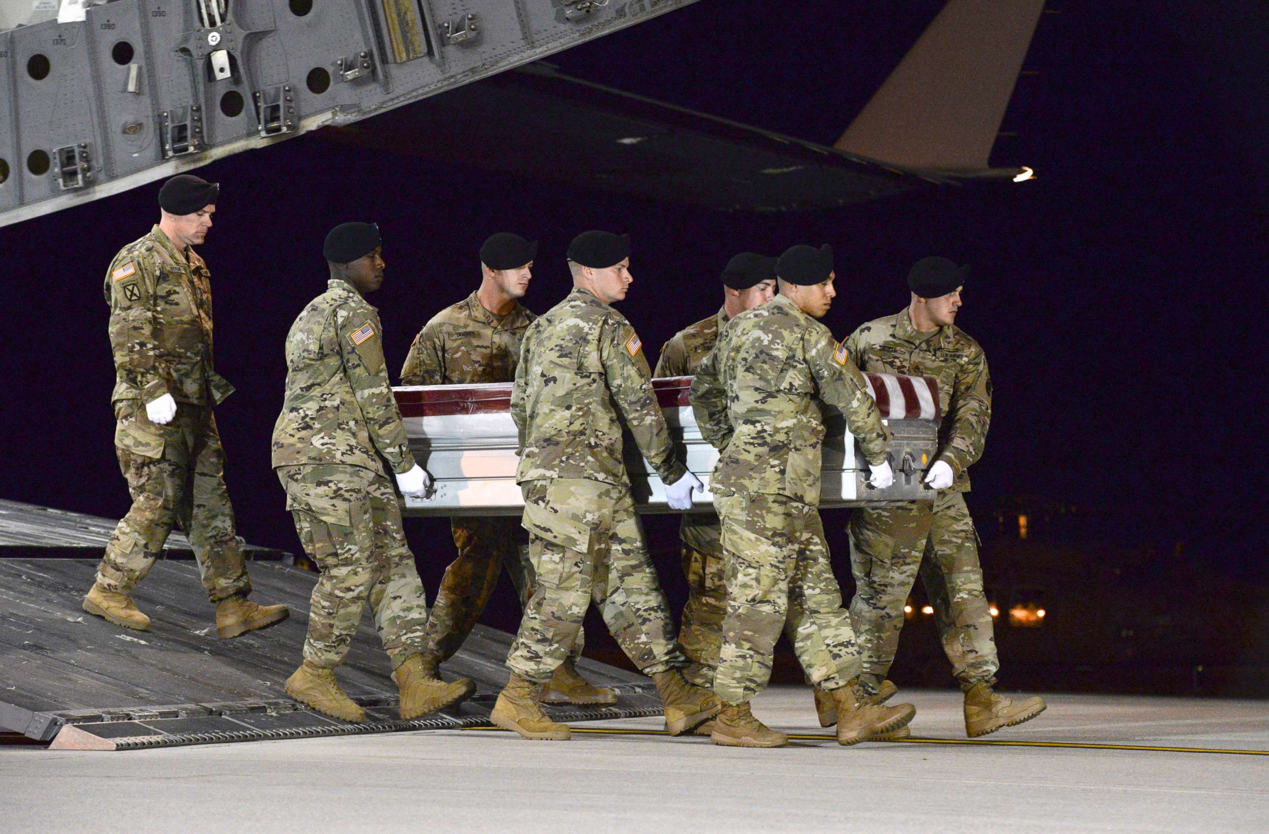 PHOTO: A U.S. Army carry team transfers the remains of Army Staff Sgt. Dustin Wright of Lyons, Ga., Oct. 5, 2017, upon arrival at Dover Air Force Base, Del. 