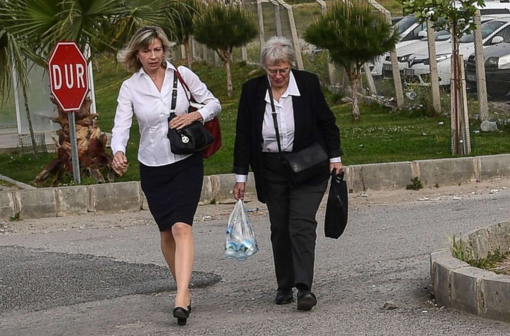 PHOTO: Jailed US pastor Andrew Brunson's wife Norine Brunson (L), arrives for the trial of her husband, held on charges of aiding terror groups, in Aliaga, north of Izmir, on April 16, 2018. 