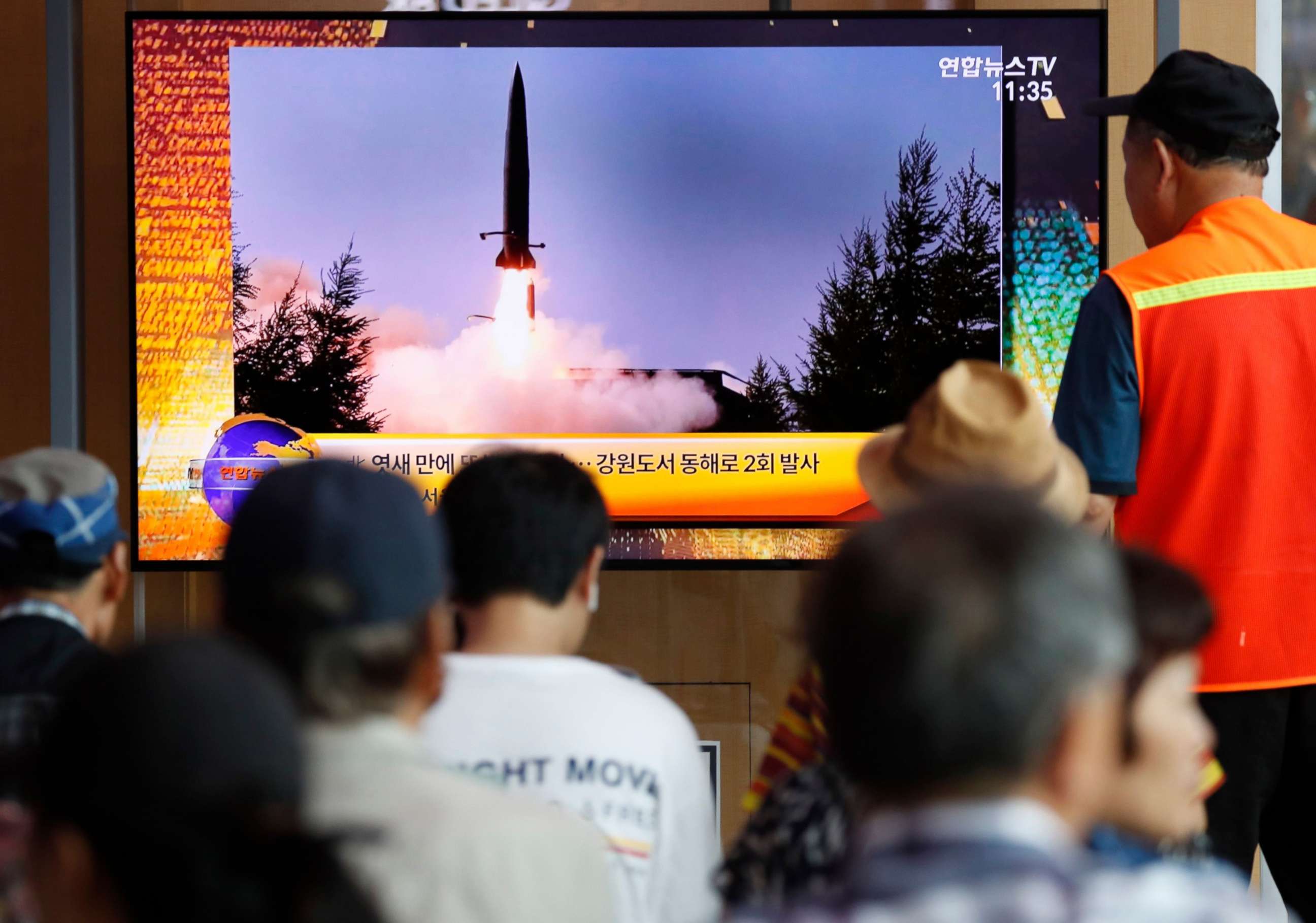PHOTO: South Korean people watch a breaking news broadcast about North Korea's missile launch at Seoul Station in Seoul, South Korea, Aug. 16, 2019.