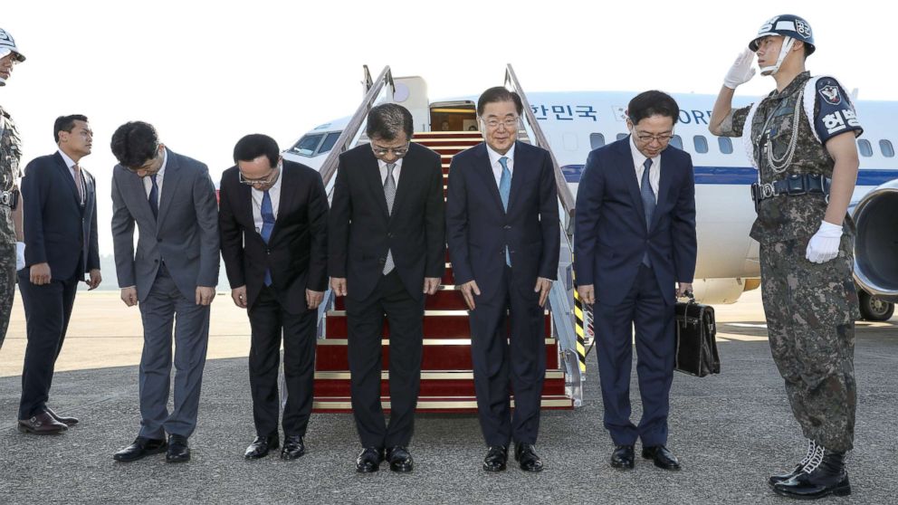 PHOTO: South Korean special envoys led by the chief of the national security office at Seoul's presidential Blue House, Chung Eui-yong, leave for Pyongyang from an airport in Sungnam city, South Korea, Sept. 5, 2018.