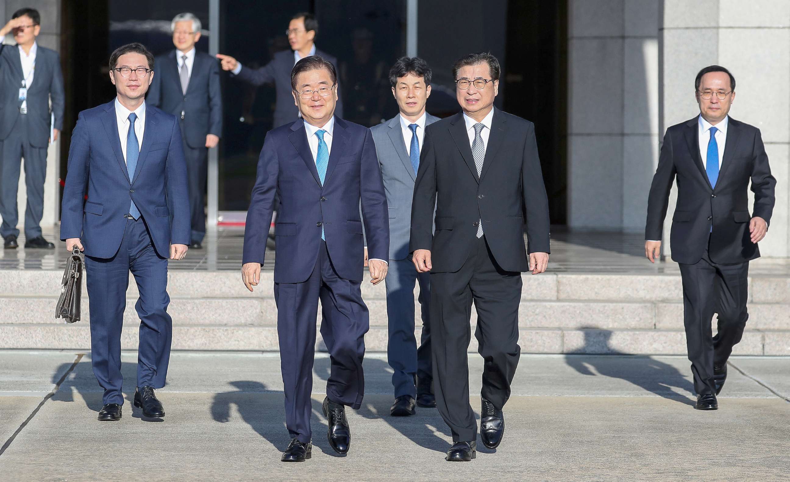 PHOTO: South Korean special envoys led by the chief of the national security office at Seoul'?s presidential Blue House, Chung Eui-yong, leave for Pyongyang from an airport in Sungnam city, South Korea, Sept. 5, 2018.