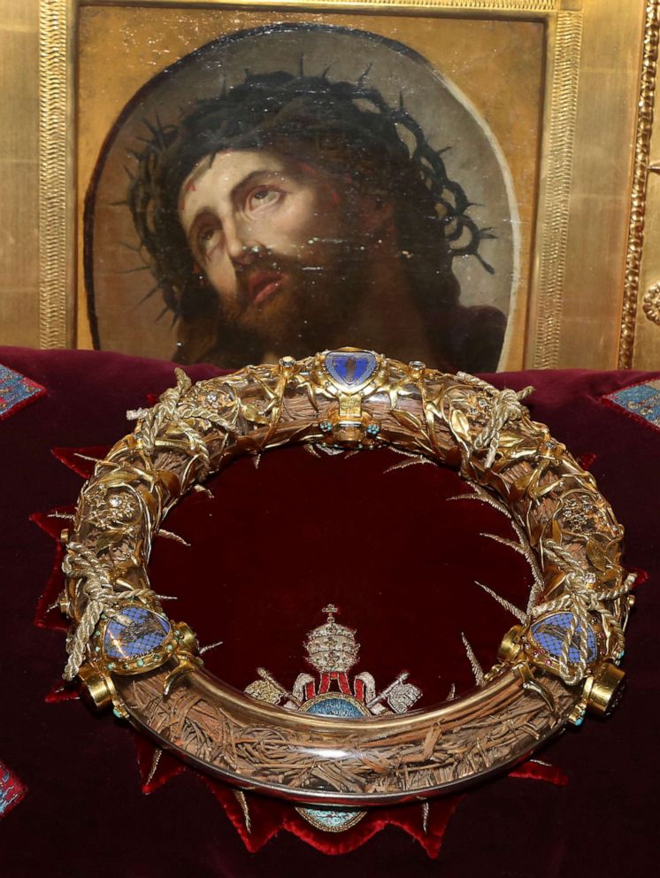 PHOTO: A crown of thorns which was believed by some to have been worn by Jesus Christ and which was bought by King Louis IX in 1239 is presented at Notre Dame Cathedral in Paris, March 21, 2014.