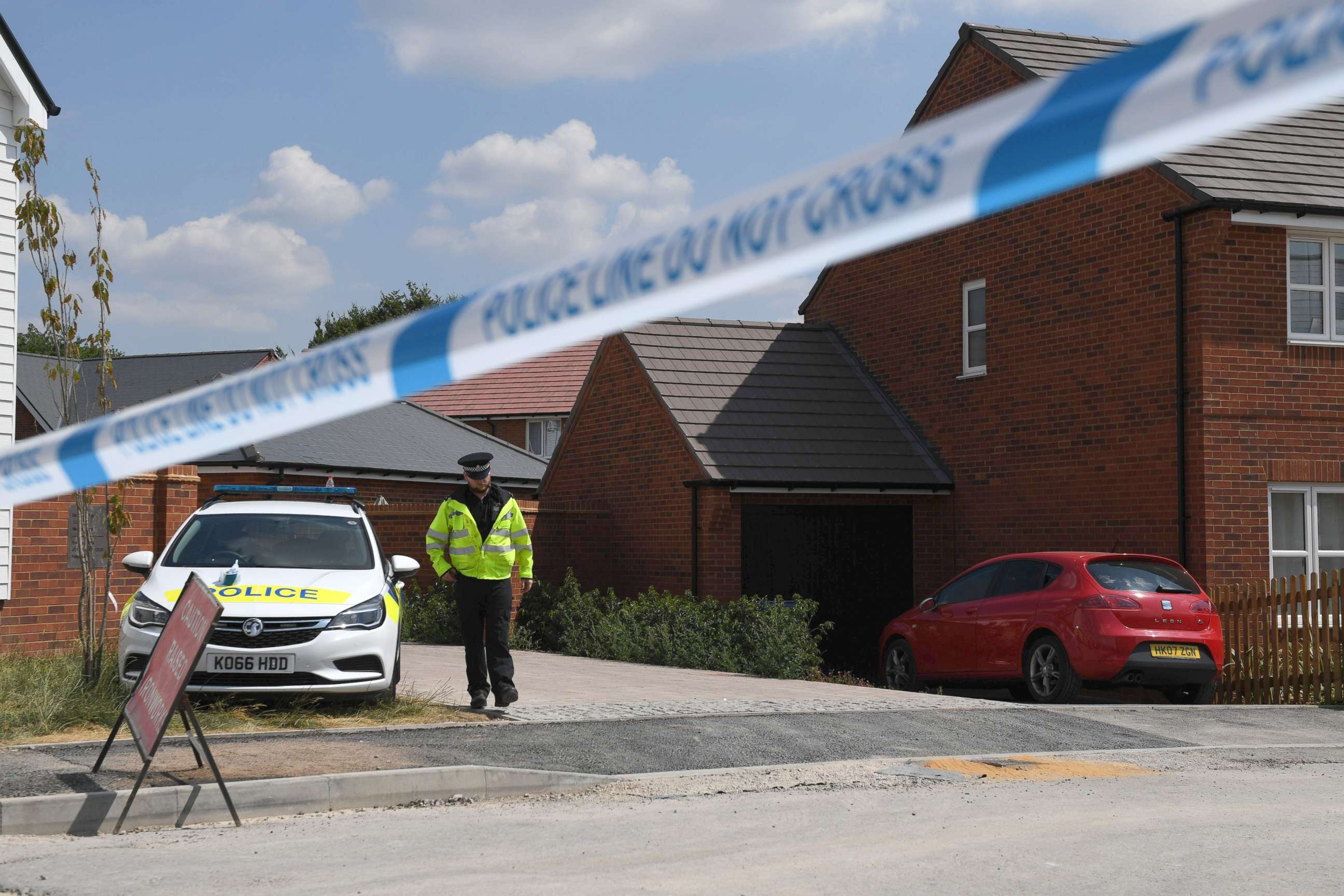 PHOTO: A police officer guards a cordon at a residential address in Amesbury, southern England, July 5, 2018, where police reported a man and woman were found unconscious after contact with the nerve agent Novichok.