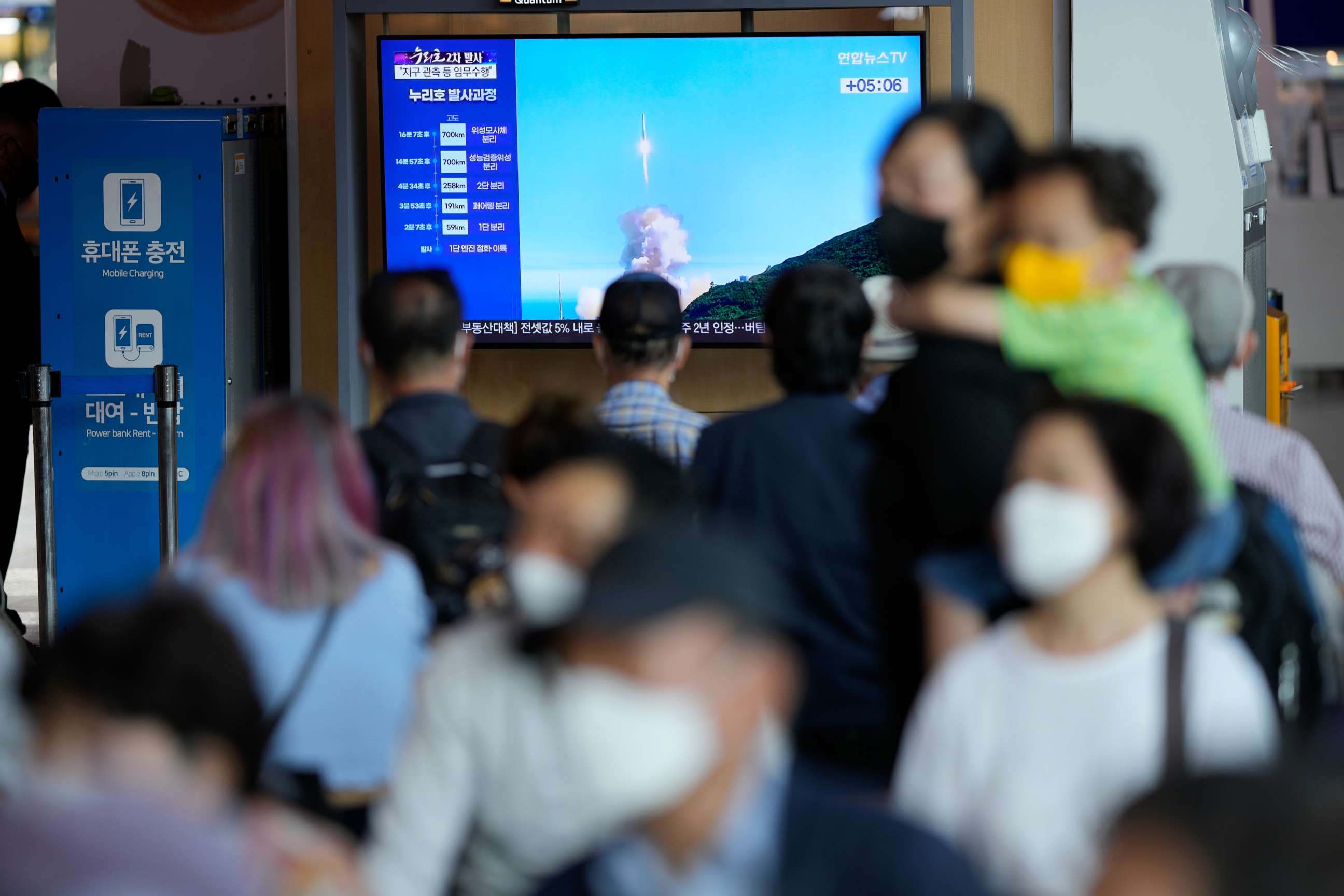 PHOTO: People watch a TV screen showing a news program about the country's rocket launch at a train station in Seoul, South Korea, June 21, 2022.
