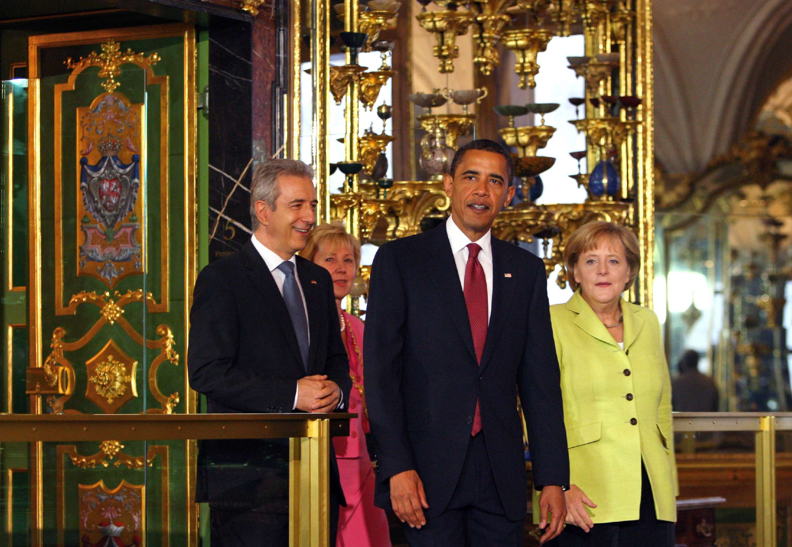PHOTO: Then-President Barack Obama, center, and German Chancellor Angela Merkel, right, visit the Gruenes Gewoelbe (Green Vault) in Dresden, Germany, June 5, 2009.
