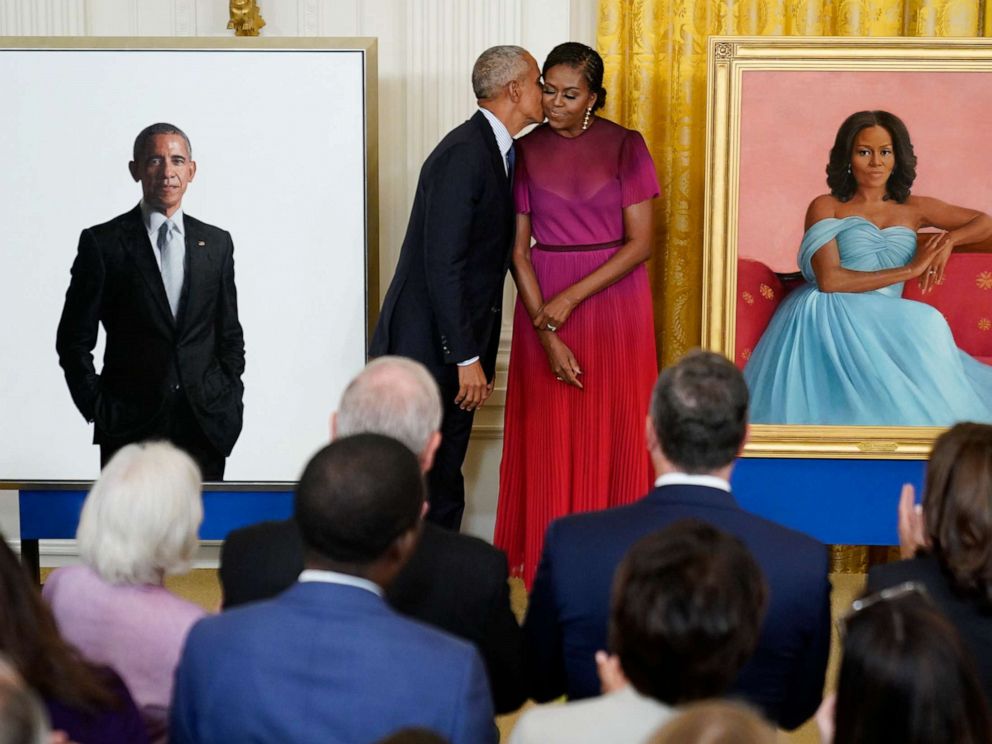 budget på vegne af eksperimentel Obamas, Bidens reunite at White House for official portrait unveiling - ABC  News