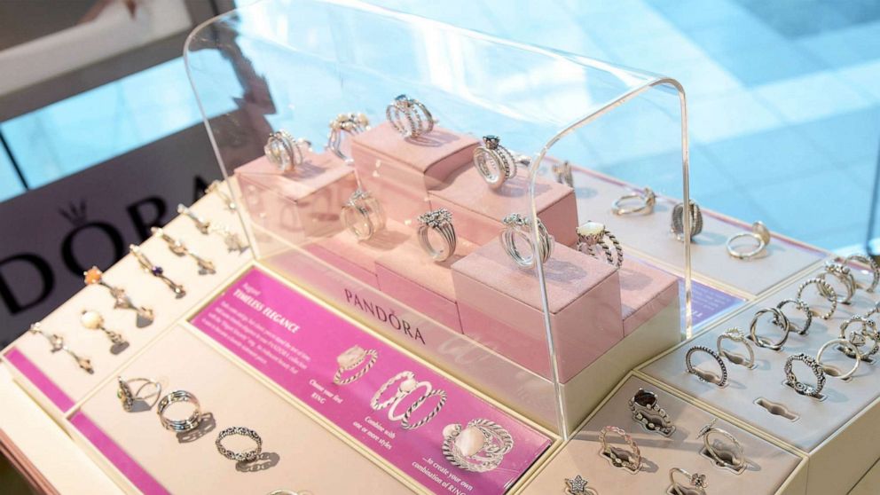PHOTO: Rings are displayed in the Pandora store in Nashville, Tenn., Sept. 29, 2014.