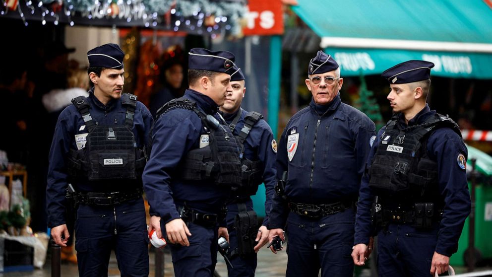 2 dead, 4 hurt in Paris shooting: Prosecutor