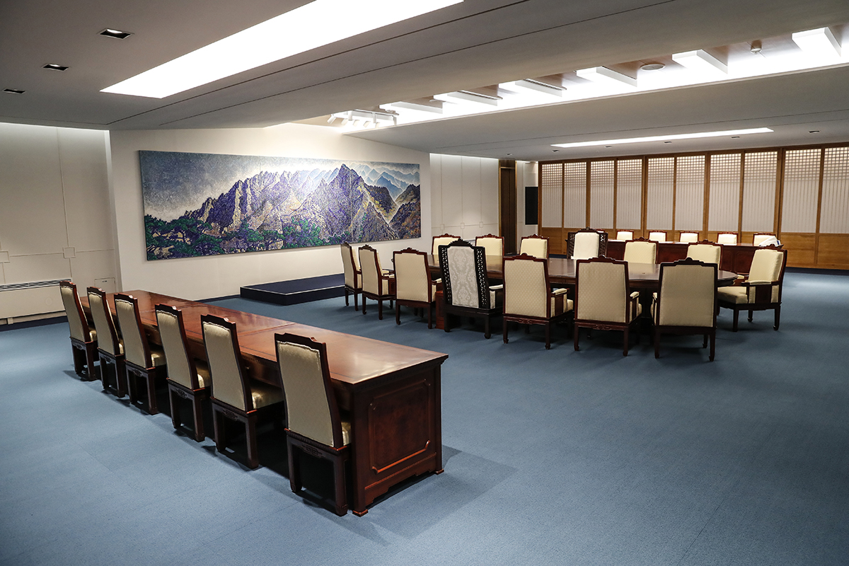 PHOTO: This photo provided by South Korea Presidential Blue House on April 25, 2018, shows a meeting room for the April 27, 2018 summit between South and North Korea at the Peace House in Panmunjom, South Korea.