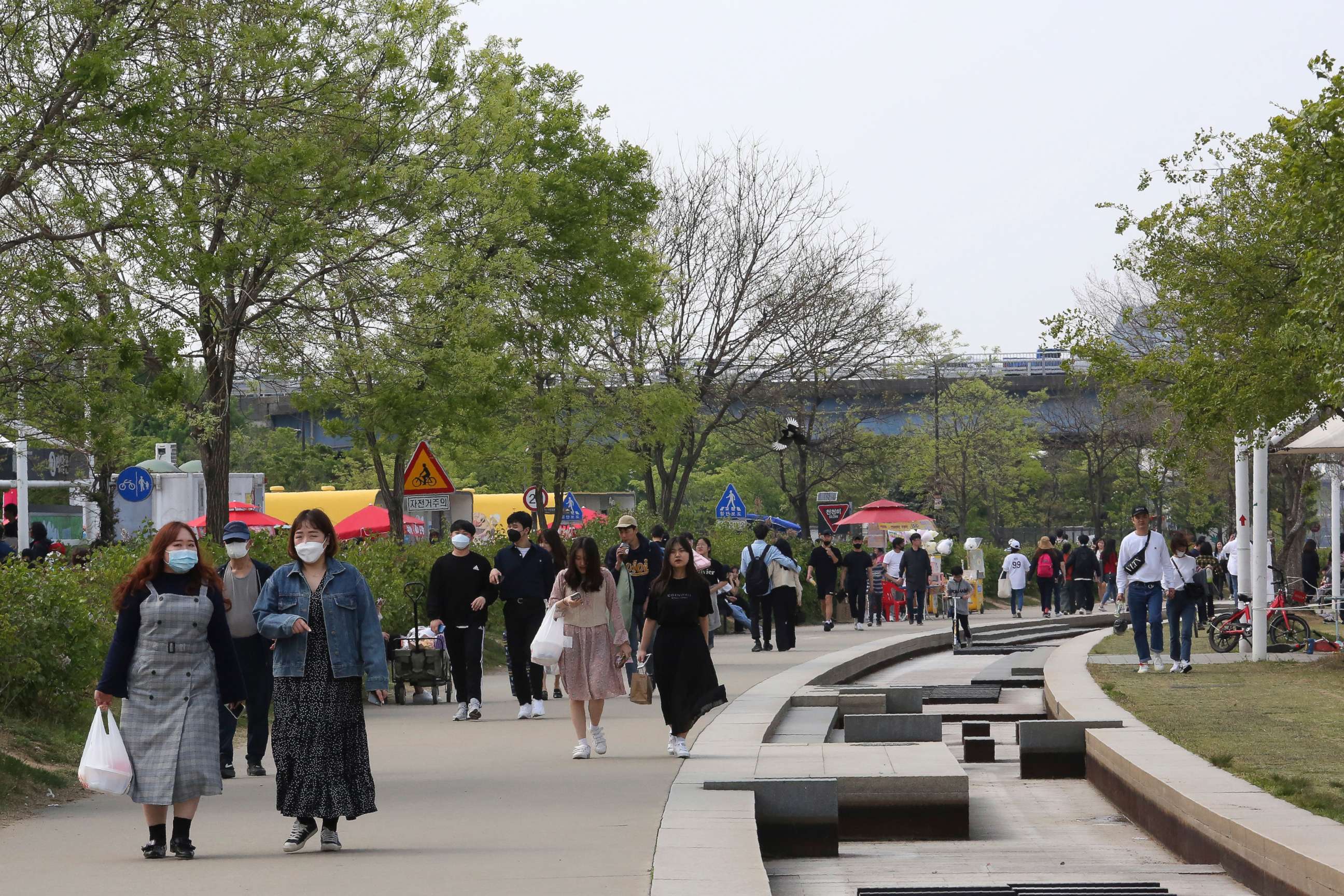PHOTO: People visit a public park along the Han River in Seoul, South Korea, on April 30, 2020. South Korea on April 30 reported no new locally transmitted cases of COVID-19 for the first time since February.