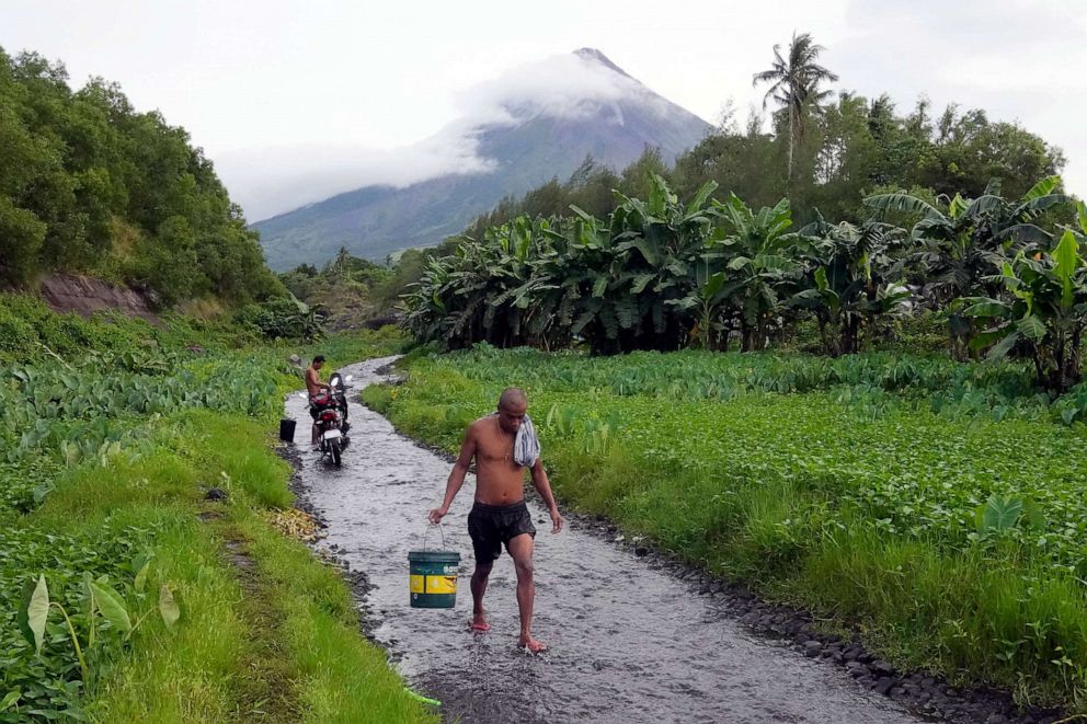 Mayon Volcano Eruption Wreaking Havoc On Philippine Island Could Last For Months Abc News 1661