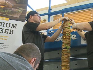 VIDEO: The 16-foot tower of burgers built at MehilÃ¤is PesÃ¤ restaurant weighed 220 pounds.