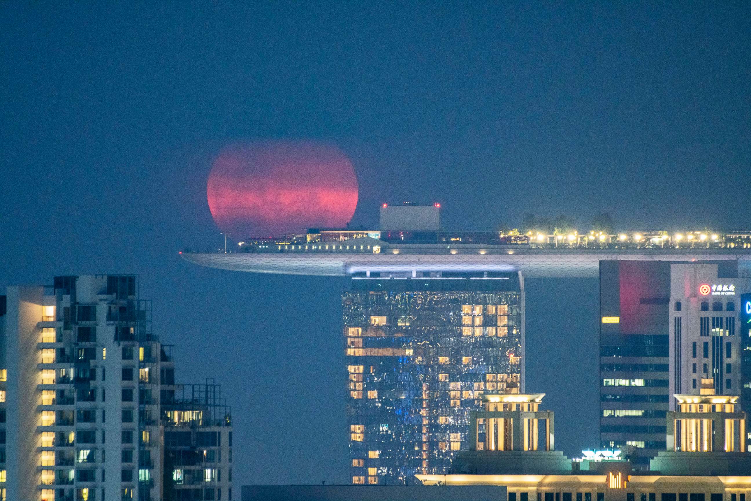 Slideshow The pink supermoon dazzles Photos Image 81 ABC News