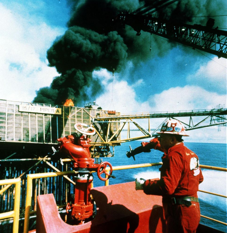 PHOTO: Fire fighters try to extinguish the still-burning Piper Alpha offshore platform.