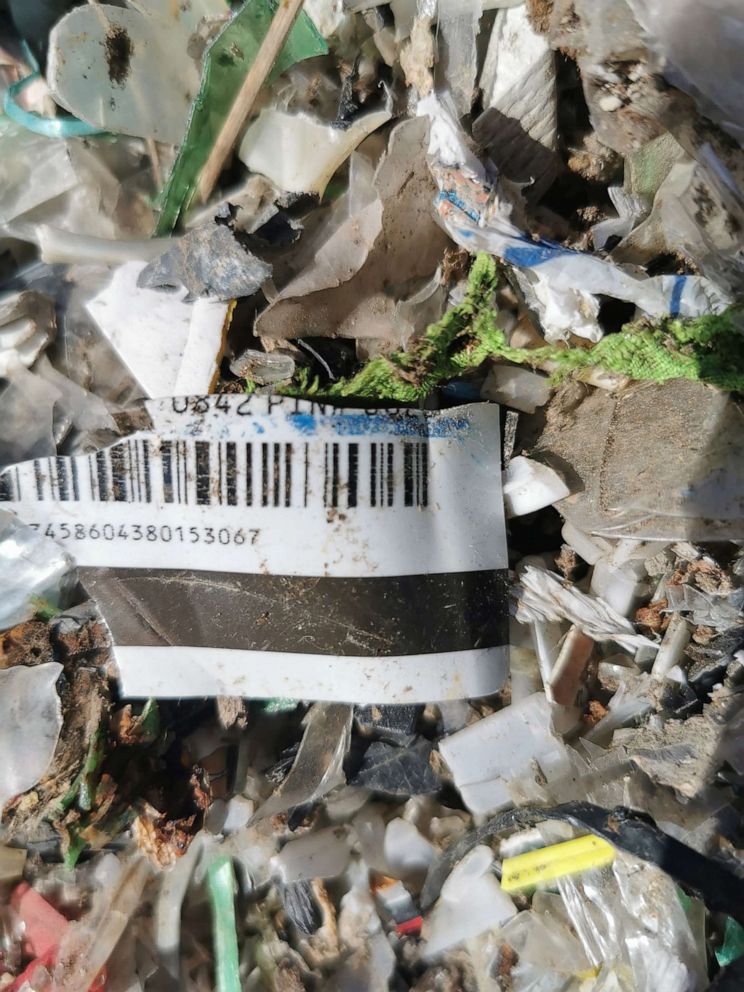 PHOTO: Tends of thousands of unused plastic gift cards are being discarded in Turkey, creating an environmental hazard.