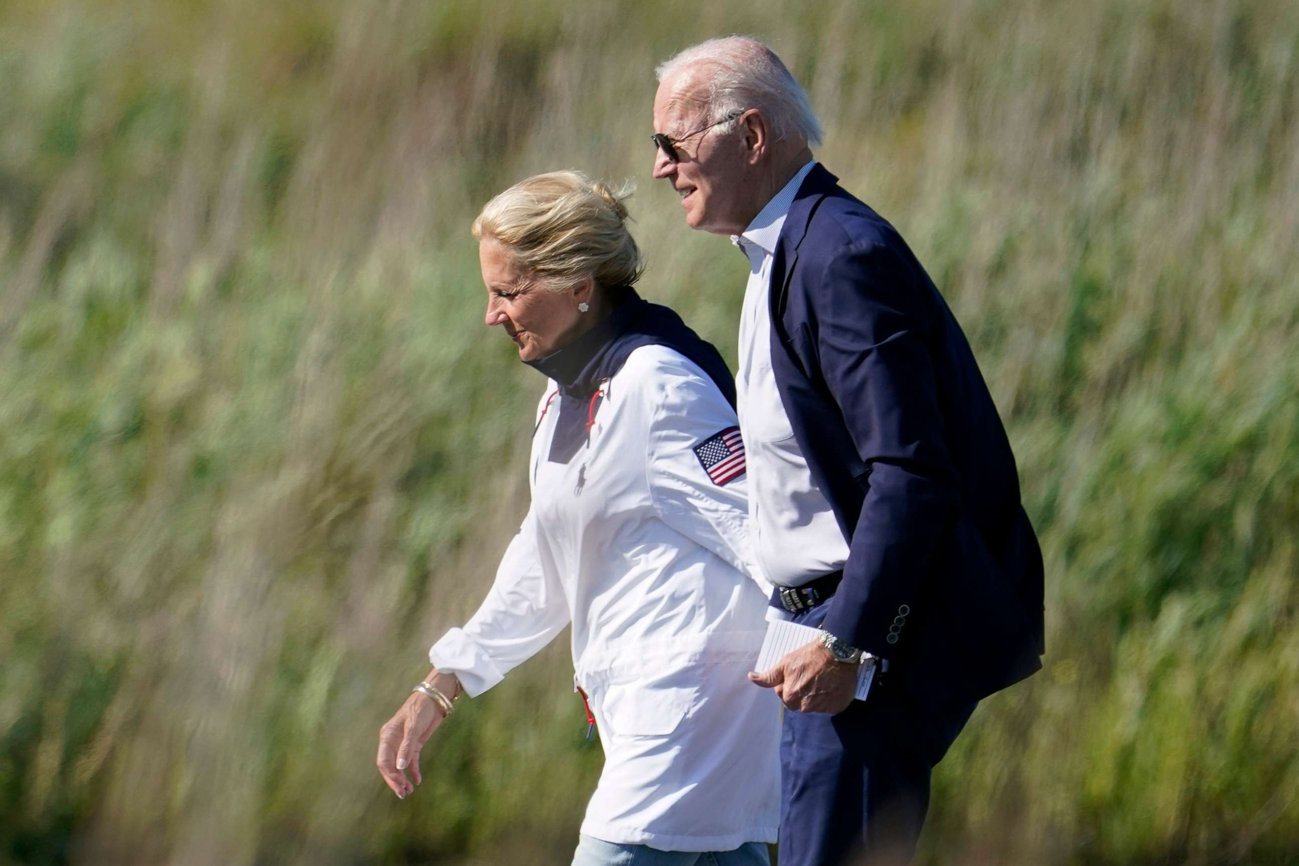 PHOTO: President Joe Biden and first lady Jill Biden walk to Marine One at Cape Henlopen State Park in Rehoboth Beach, Del., June 5, 2022.