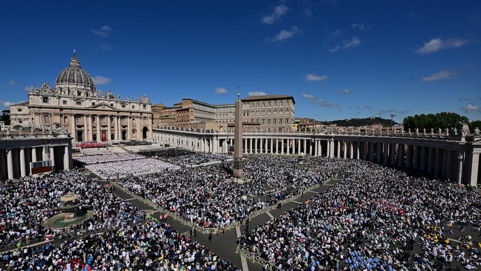 PHOTO: Faithful attend Pope Francis' funeral ceremony at St Peter's Square in the Vatican on April 26, 2025.
