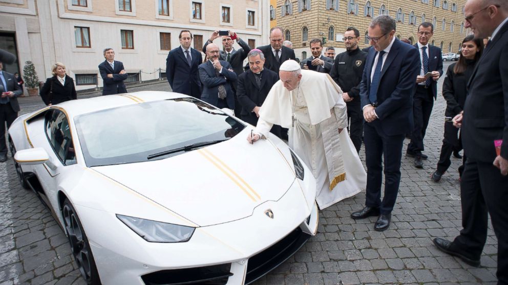 PHOTO: Pope Francis signs a Lamborghini Huracan he received as a gift as Lamborghini CEO Stefano Domenicali (2ndR) looks on, Nov. 15, 2017, at the Vatican.