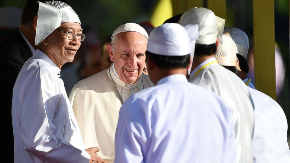Pope Francis (2-L) is welcomed by Myanmar President Htin Kyaw (L) during a ceremony at the Presidential Palace in Naypyitaw, Myanmar, Nov. 28, 2017.