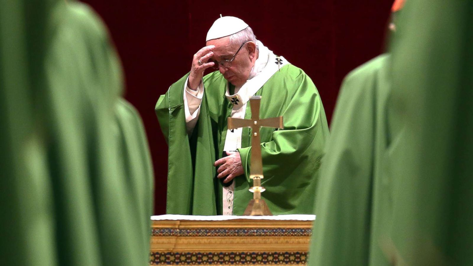ideologi gennemskueligt aborre Pope Francis declares 'all-out' war on abuse, but lack of 'concrete' plan  frustrates survivors - ABC News