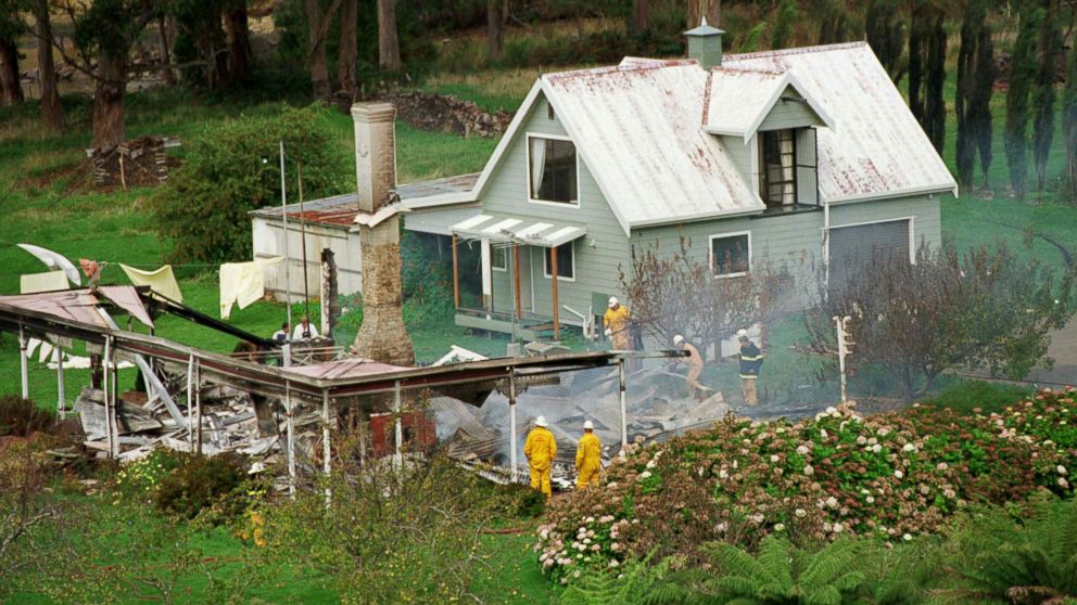 PHOTO: Emergency services personnel search the ruins of the Seascape Guesthouse where gunman Martin Bryant retreated after shooting and killing 35 people during the Port Arthur massacre, April 29, 1996.