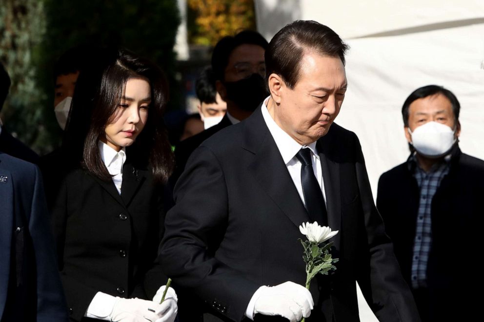 PHOTO: South Korean President Yoon Suk-yeol and his wife Kim Kun-hee hold flowers at a memorial altar for the victims of the Halloween celebration crowd crush, in front of City Hall on Oct. 31, 2022, in Seoul, South Korea.