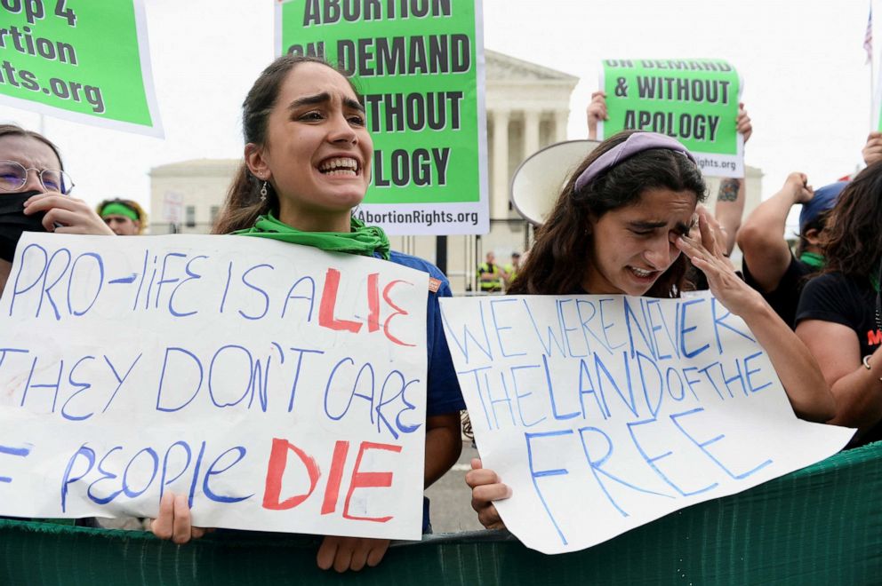 PHOTO: Abortion rights supporters react to the overturning of Roe v Wade outside the United States Supreme Court in Washington, June 24, 2022.