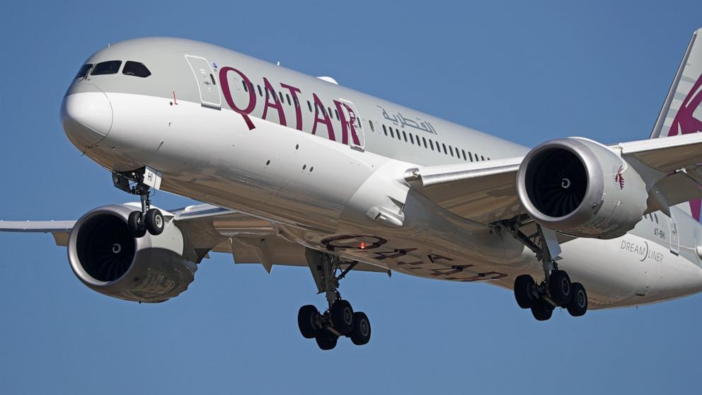 Twaalf mensen raakten gewond nadat een vliegtuig van Qatar Airways tijdens een vlucht naar Dublin in turbulentie terechtkwam