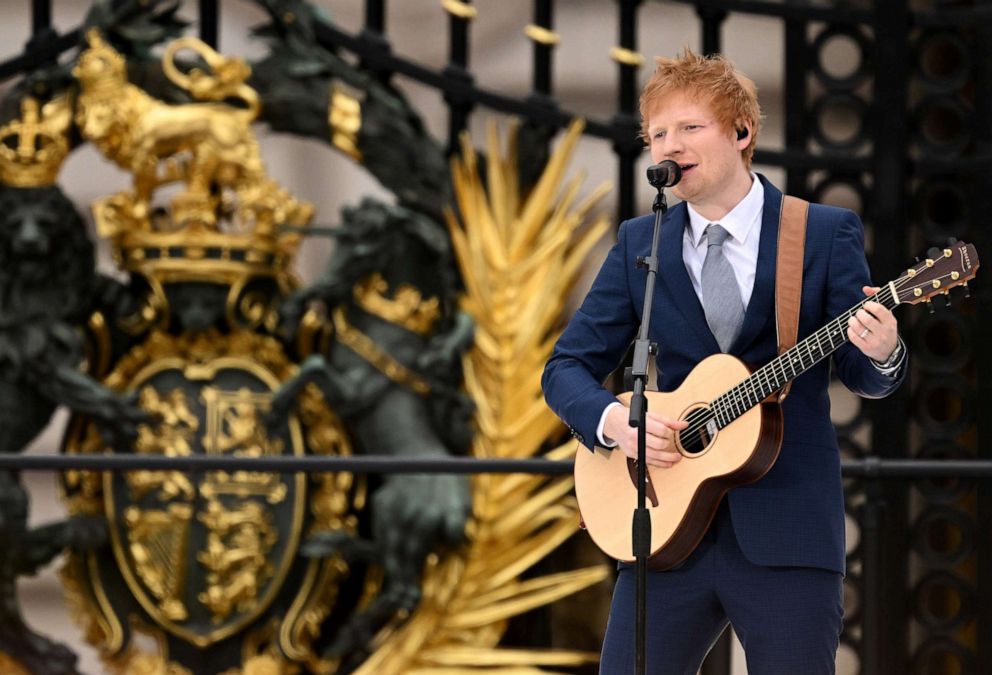 PHOTO: Ed Sheeran performs during the Platinum Pageant in London, June 5, 2022.
