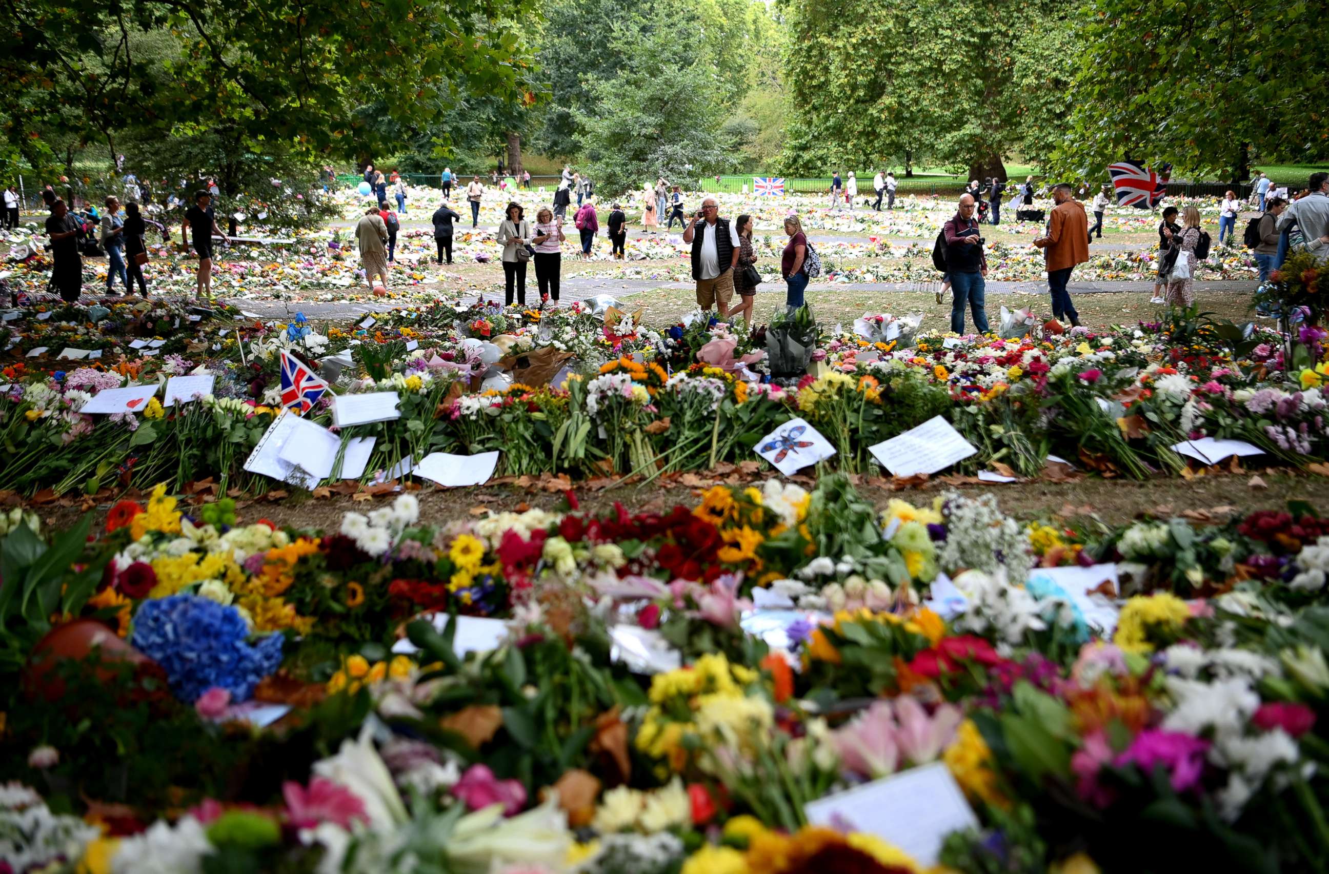 PHOTO: Members of the public visit the flowers in Green Park in memory of Queen Elizabeth II on Sept. 13, 2022 in London.